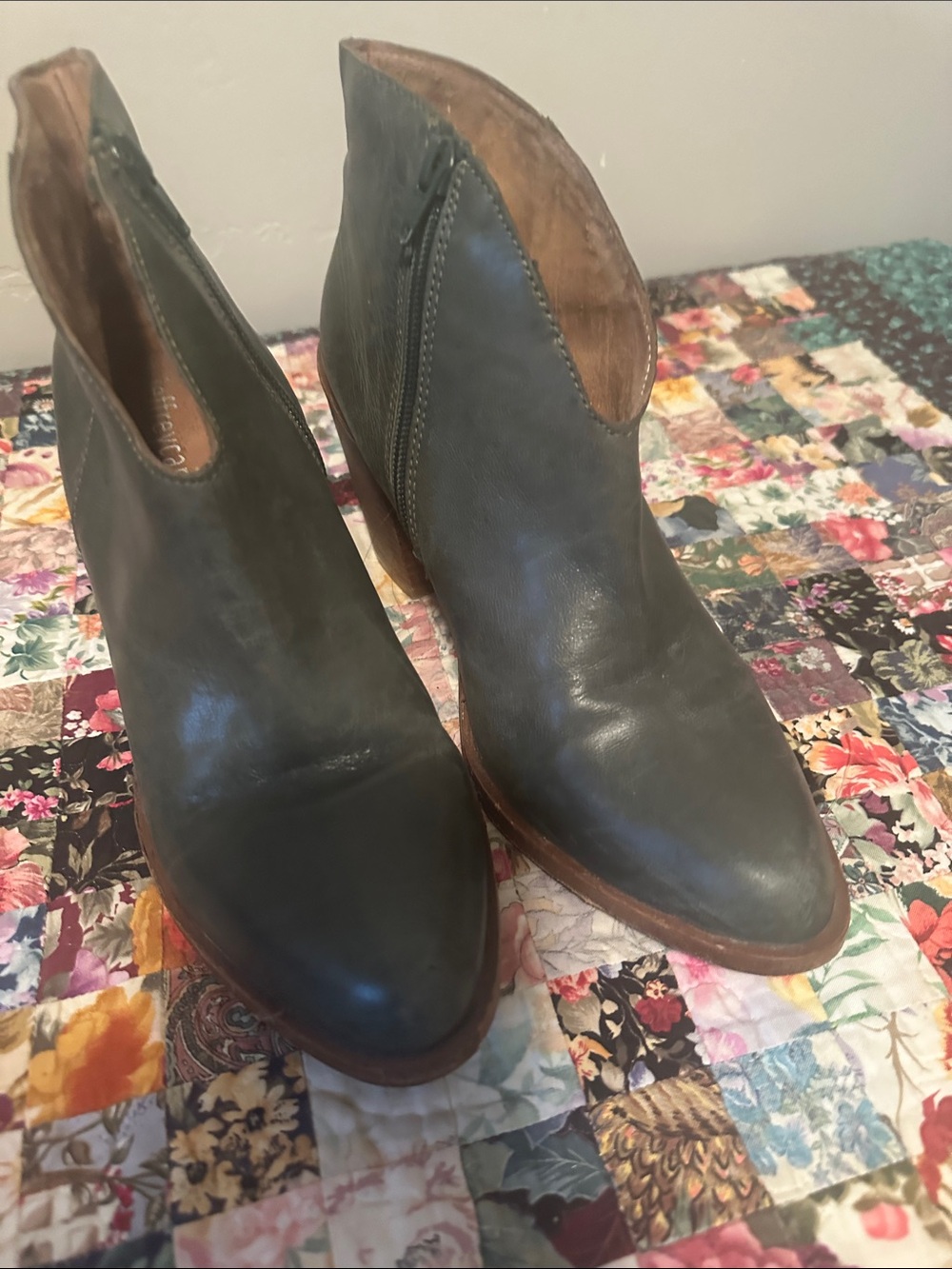 Rare Women’s Jeffrey Campbell Leather Ankle Booties in Medium/Dark Green
